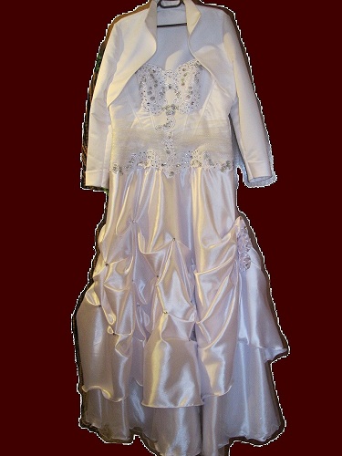 Продавам булчинска рокля с аксесоари