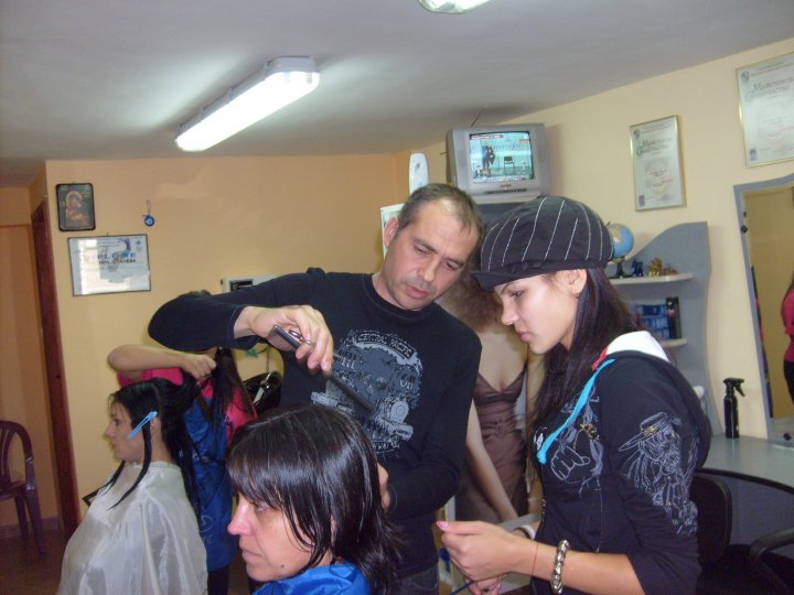 ПРОФЕСИОНАЛНИ ЛИЦЕНЗИРАНИ ФРИЗЬОРСКИ КУРСОВЕ  ГР.ХАСКОВО