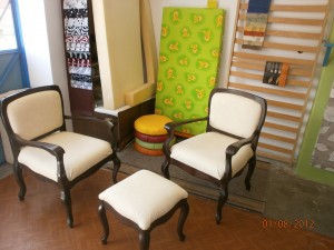 Тапицерски услуги в дома, офиса и заведението.Претапициране на столове.