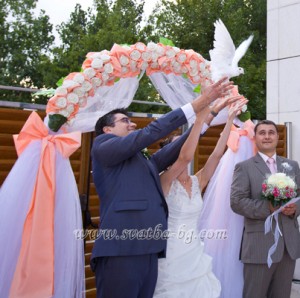 Бели гълъби за сватба от сватбена агенция Вълшебниците 