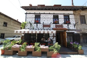 8-ми декември и Нова Година във винарна "Чичо Цане" - Банско!