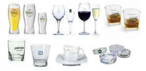 РЕКЛАМНИ НАДПИСИ ВЪРХУ ЧАШИ, ПЕПЕЛНИЦИ, ЧИНИИ