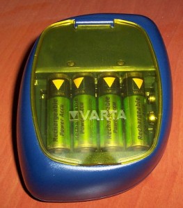 ПРОДАВАМ ЗАРЯДНО ЗА АКУМУЛАТОРНИ БАТЕРИИ VARTA