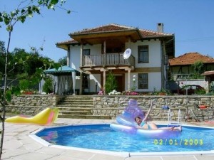 Луксозни къщи за гости с басейн в Еленския балкан  Дивна 1 и 2