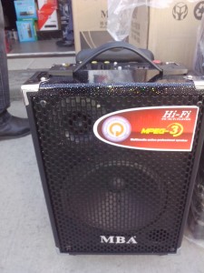 КАРАОКЕ УРЕДБА С БЕЗЖИЧЕН МИКРОФОН, ДИСТАНЦИОННО, ВГРАДЕН АКУМУЛАТОР ,mp3 ОТ SD КАРТА ИЛИ ФЛАШКА