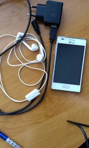 БЯЛ LG Optimus L5 (В ОТЛИЧНО СЪСТОЯНИЕ) (+4 калъфи)