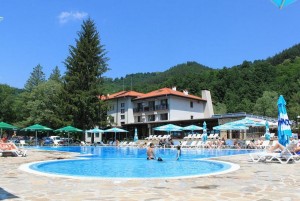 Лятна почивка на планина, Комплекс Острова