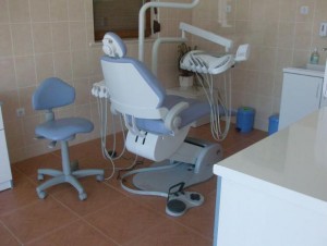 Продавам зъболекарско оборудване - стоматолочиен юнит KaVo и компресор