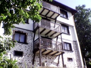 ПРИКАЗНО КЪТЧЕ В СЪРЦЕТО НА РОДОПИТЕ! 