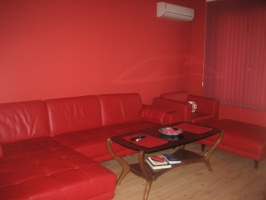 Диван, табуретка и фотьойл - естествена кожа