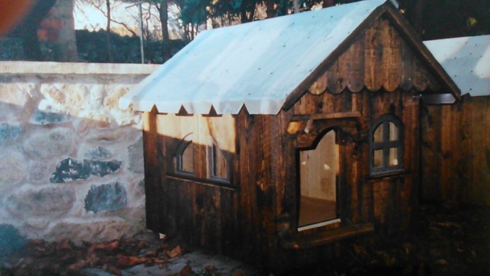 Луксозни кучешки къщички