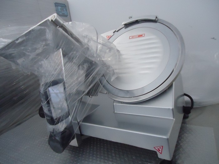 1. Колбасорезачка от неръждавейка  втора употреба със нож Ф-120мм. цена 150лв.,  със нож Ф-250мм.  ц