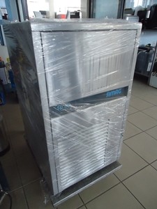 Ледогенератор втора употреба внос от Италия марка SIMAG 20 кг. за 24 часа. Цени от 550 лв до 2500лв.