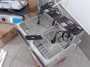   На ток или на газ фритюрници  2х5 литра външни размери широчина 440мм., дължина 560 мм.,височина 3