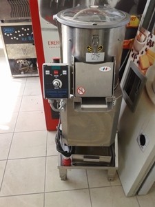 Професионална Итлианска картофобелачка втора употреба  5кг.  Цена 1400лв. Тел за контакт - 0877 / 55