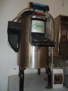 Втора употреба картофобелачка 10кг. внос от Италия  цена 1200лв. Тел за контакт - 0877 / 553-254:  0