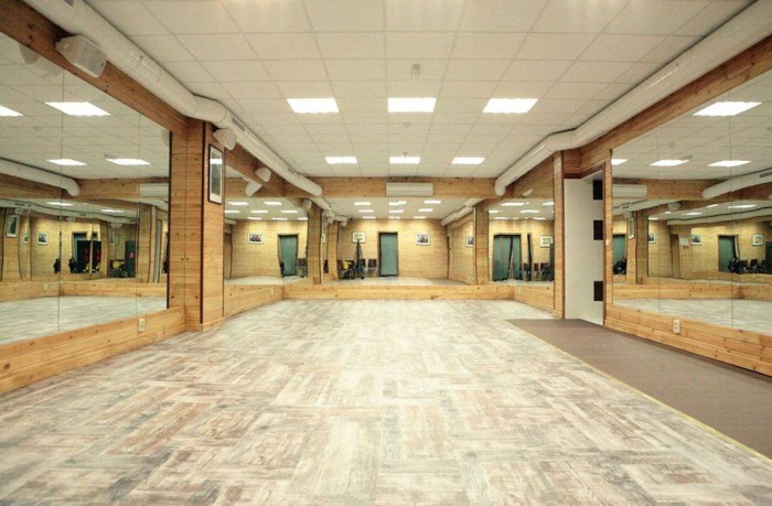 Отдава почасово спортна зала в НДК.