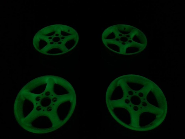 Светещи бои