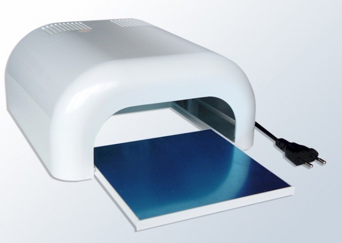 Ув лами за гел лак и ноктопластика