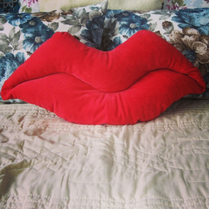 Нова възглавница целувка, подходяща за подарък