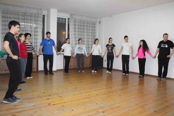 Народни танци за начинаещи в кв. Изток, София