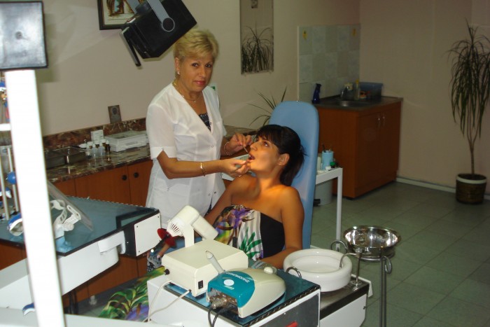 Стоматологичен център Евродент-оод Гр.Пловдив Ж.К.Тракия бл.15(партер) Тел.0889415888 и 032 688818