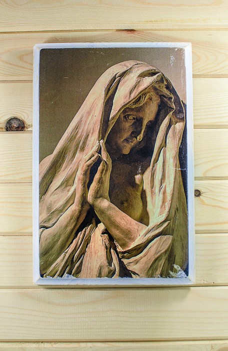 Фотография в/у дърво - Мадона 