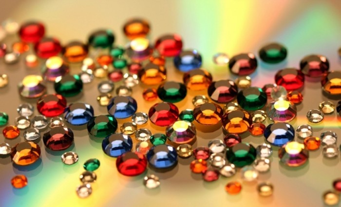 Камъни за дрехи - камъни имитация на Сваровски, DMC камъни, камъни за зашиване, ресни за дрехи, щрау