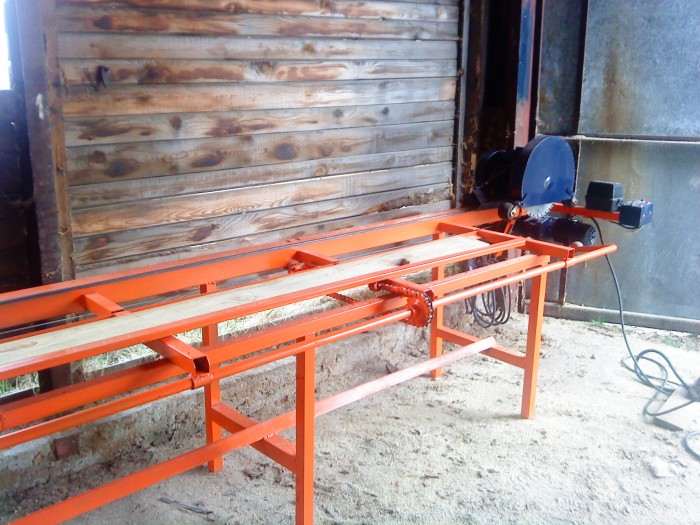 Продавам окраичваща машина за дъски