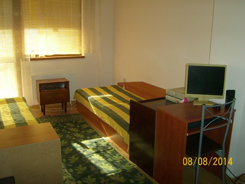 ТЪРСЯ СЪКВАРТИРАНТКА В САМОСТОЯТЕЛЕН АПАРТАМЕНТ В ЦЕНТЪРА НА СВИЩОВ