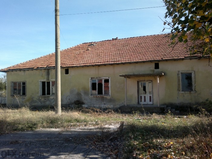 Продавам бившата детска градина.