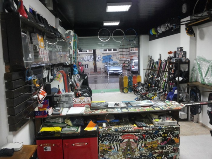 Магазин/сервиз на промоционални цени за ски и сноубордове!