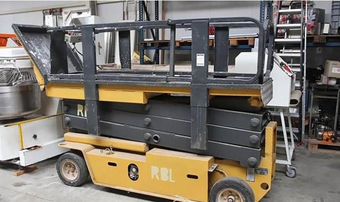 Самоходна ножична вишка хидравлична платформа  