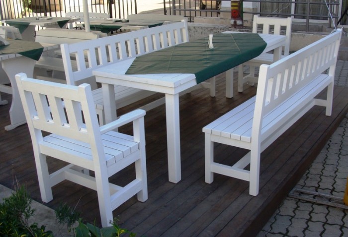 ОБЗАВЕЖДАНЕ ЗА ЗАВЕДЕНИЯ-ДЪРВЕНИ МАСИ И ПЕЙКИ