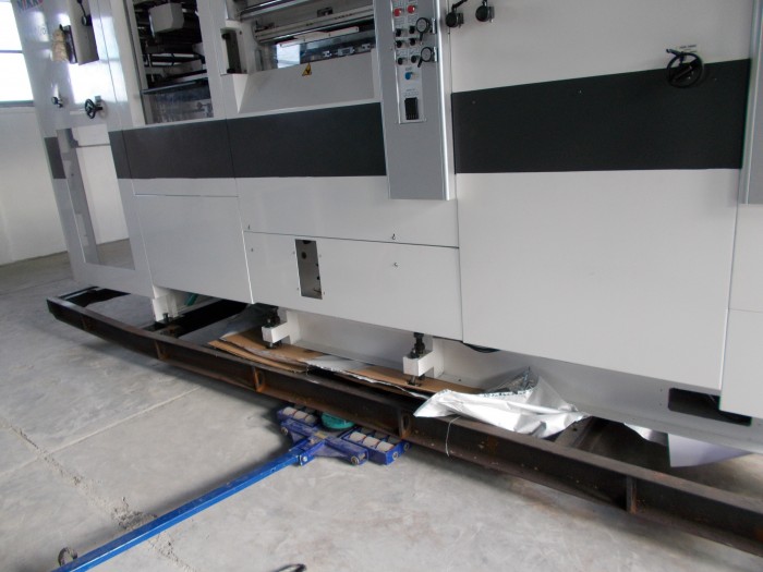 Ролкови тежкотоварни колички и крикове под наем