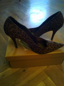 STRAHOTNOI TIGROVI OBUVKI