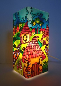 Витражни лампи, огледала, декорация и играчки