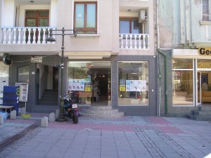 ОФИС ПОД НАЕМ НА ГЛАВНА УЛИЦА В БУРГАС