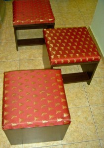 Продавам три табуретки 