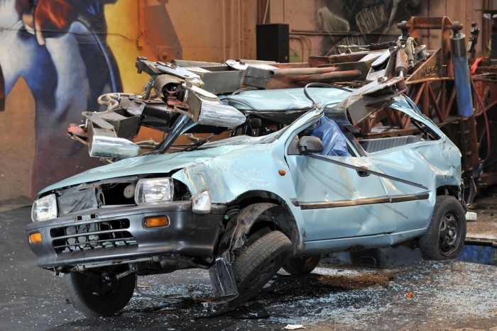 Купува коли за скрап/бракуване/ на място 