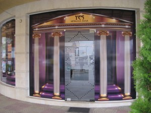 Рекламни услуги,облепване на витрини с фолио,брандиране на коли.