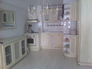 Производство на кухни, врати, дограма от масивна дървесина