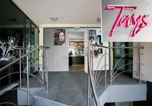 отдава фризьорско място под наем.