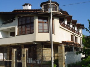 Къща 670 кв.м. гр.Банкя, център, под наем