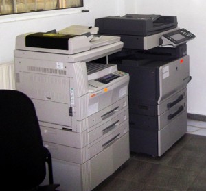 Продавам цветна и черно-бяла многофункционални машини