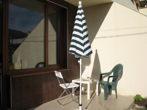 Продава партерен апартамент в Ман. ливади