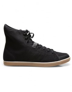 Търговия на едро с оригинални маркови спортни стоки Adidas, Speedo, Puma, Nike