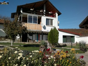 Почивка в къща за гости "Зора"с.Лешница в Троянския Балкан