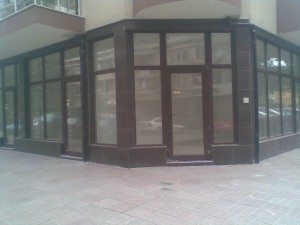 Лицев магазин под наем в гр. Бургас , Славейков , бл.177