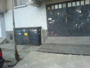 давам под наем гараж дългосрочно, 35м2 . 